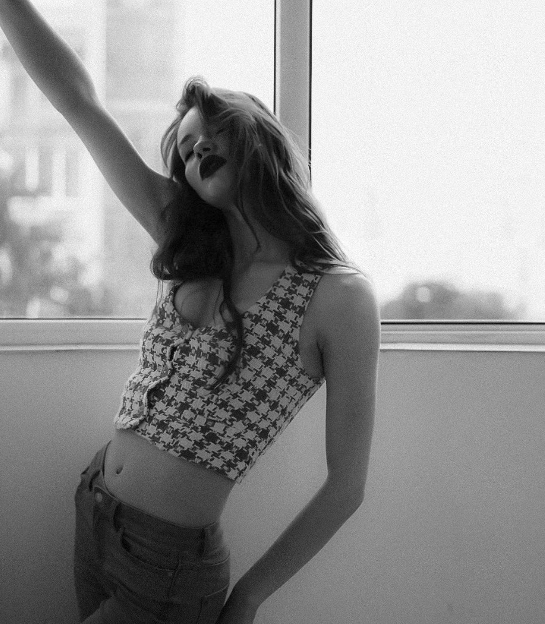 Fashion editorial pose - Emilia Crusninschi